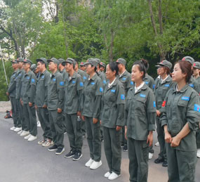 河南锦绣电器团建--攀爬毕业墙